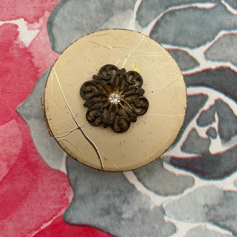 Vintage Pill Box Small trinket Keepsake Gold Tone